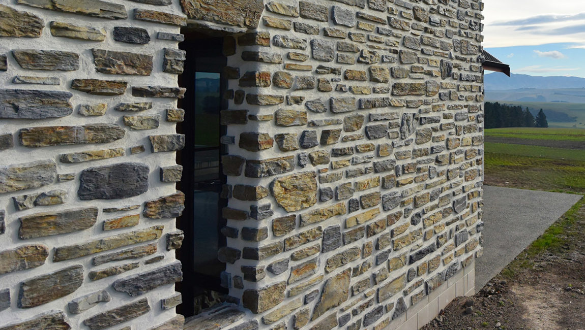 Colonial Schist Stone Profile and Southern Ledgestone Profile Blend in a Custom Tarras and Queenstown Blend Colouring